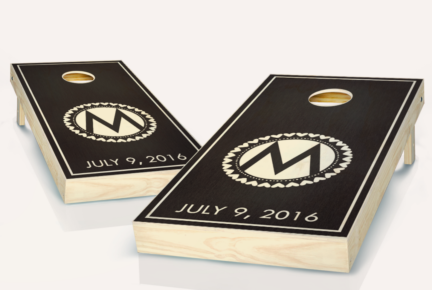 CORNHOLE SET - Circle Monogram Ebony