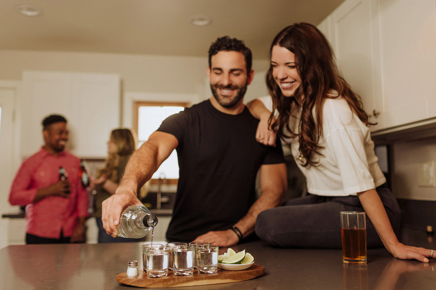 SHOT GLASS SERVING SET